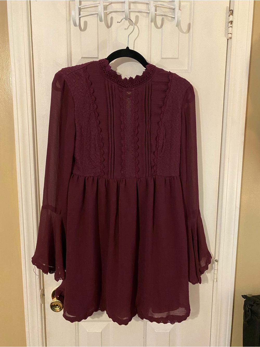 Burgundy bell sleeve mini dress EUC
